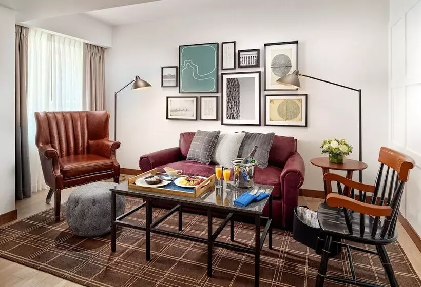 سوییت, The Charles Hotel In Harvard Square
