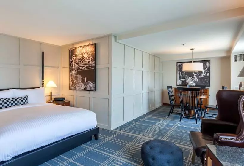 سوییت, The Charles Hotel In Harvard Square