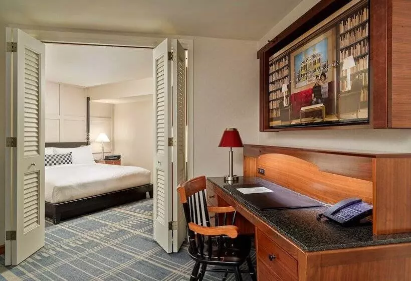 سوییت, The Charles Hotel In Harvard Square