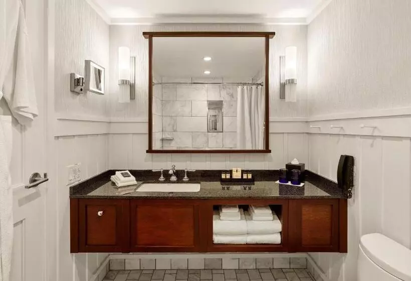 سوییت, The Charles Hotel In Harvard Square