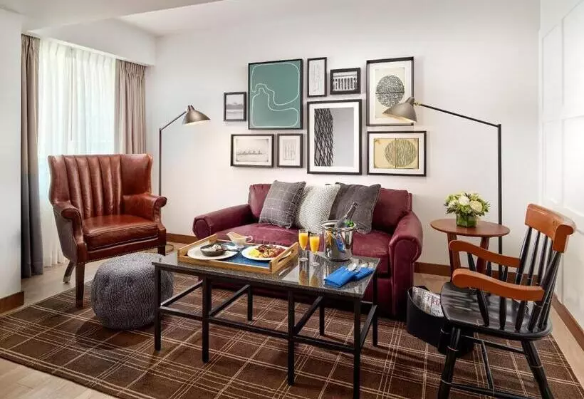 سوییت جونیور, The Charles Hotel In Harvard Square
