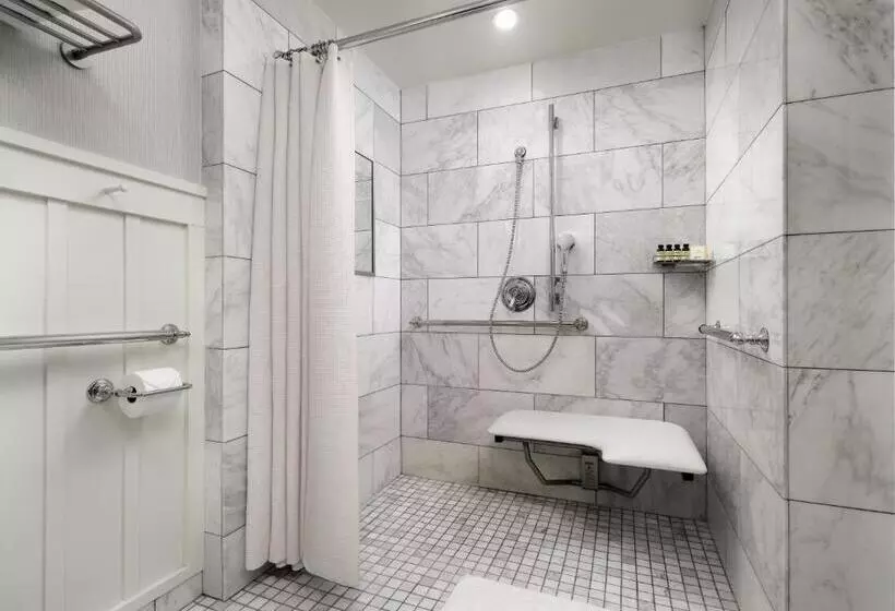 اتاق استاندارد برای معلولان, The Charles Hotel In Harvard Square
