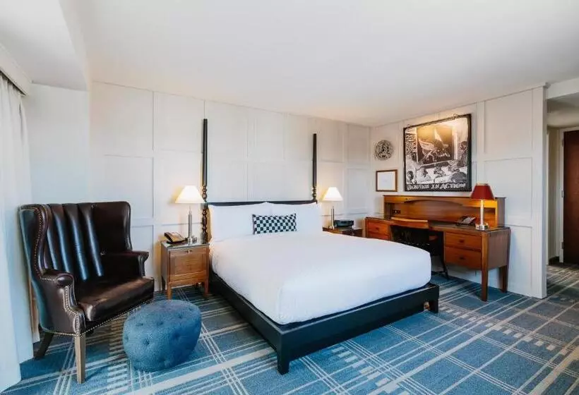 اتاق استاندارد با تخت بزرگ برای معلولان, The Charles Hotel In Harvard Square