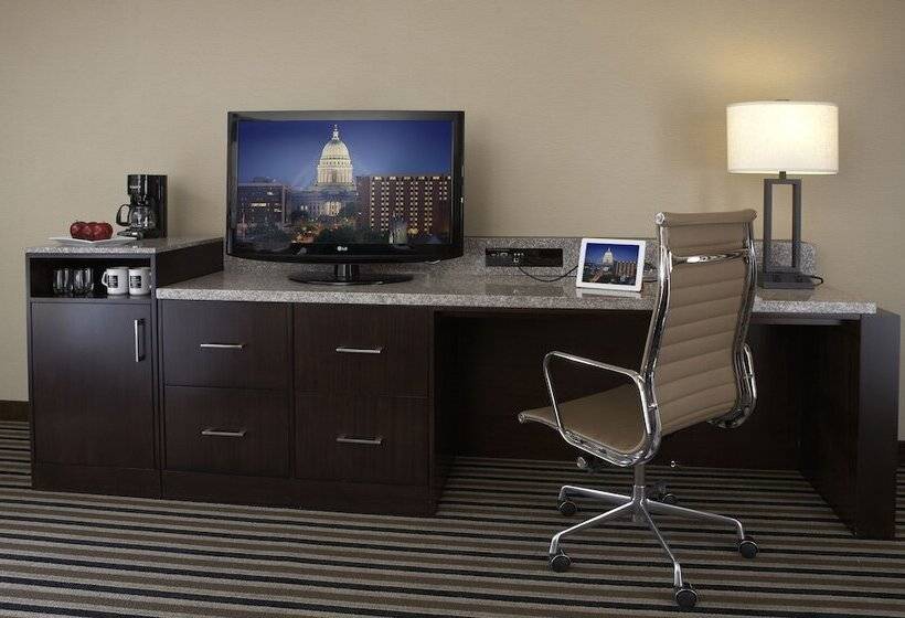 חדר קלאב, The Madison Concourse