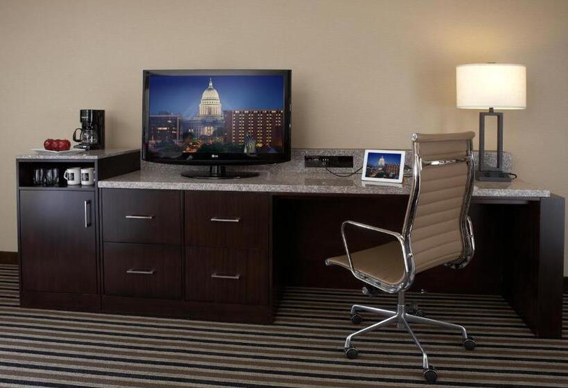 חדר קלאב עם מיטת קינג, The Madison Concourse