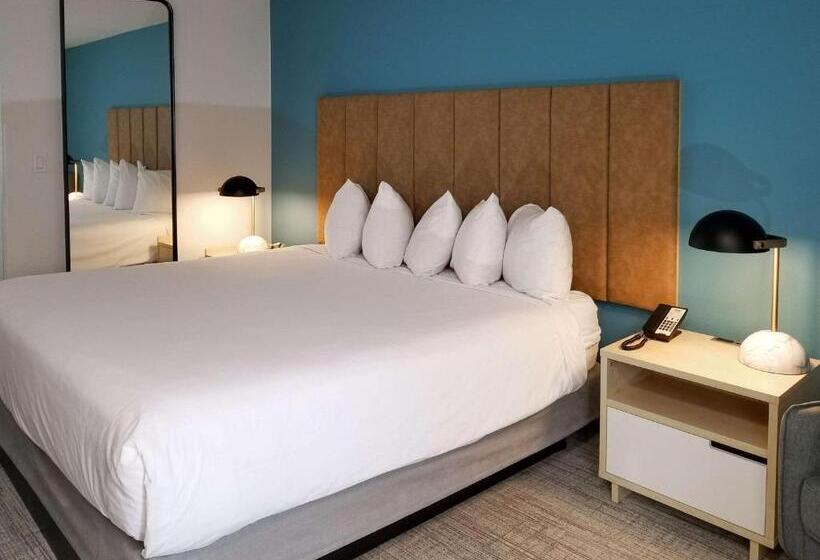 身障者適用キングサイズベッドルーム, Thea Tacoma, Ascend Hotel Collection