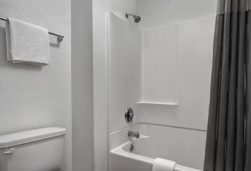 חדר סטנדרט שתי מיטות זוגיות, Motel 6marina, Ca  Monterey