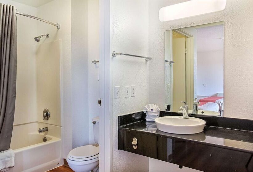 חדר סטנדרט שתי מיטות זוגיות, Motel 6marina, Ca  Monterey