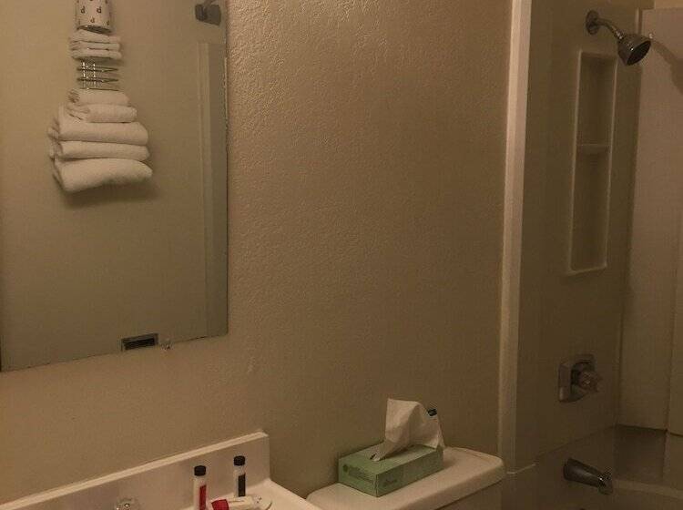 غرفة قياسية لذوى الاحتياجات الخاصة, Super 8 By Wyndham Raton