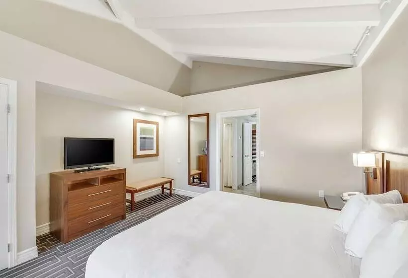 スイート, Hilton Phoenix Tapatio Cliffs Resort