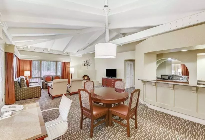 スイート, Hilton Phoenix Tapatio Cliffs Resort