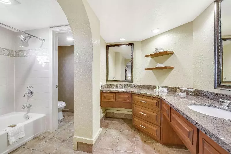 キングサイズベッドのスイートルーム, Hilton Phoenix Tapatio Cliffs Resort