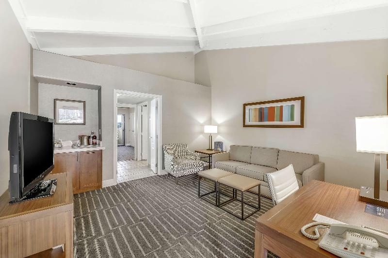 מיטת קינג בסוויטה, Hilton Phoenix Tapatio Cliffs Resort