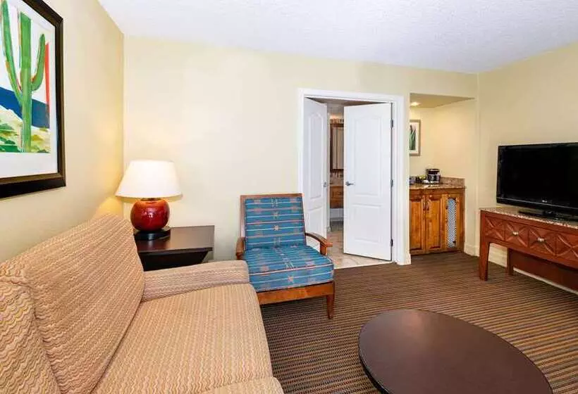 キングサイズベッドのスイートルーム, Hilton Phoenix Tapatio Cliffs Resort