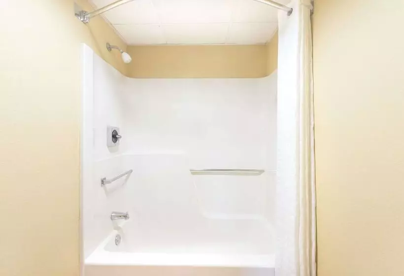 ２ダブルベッドのスタンダードルーム, Days Inn By Wyndham Hagerstown I 70