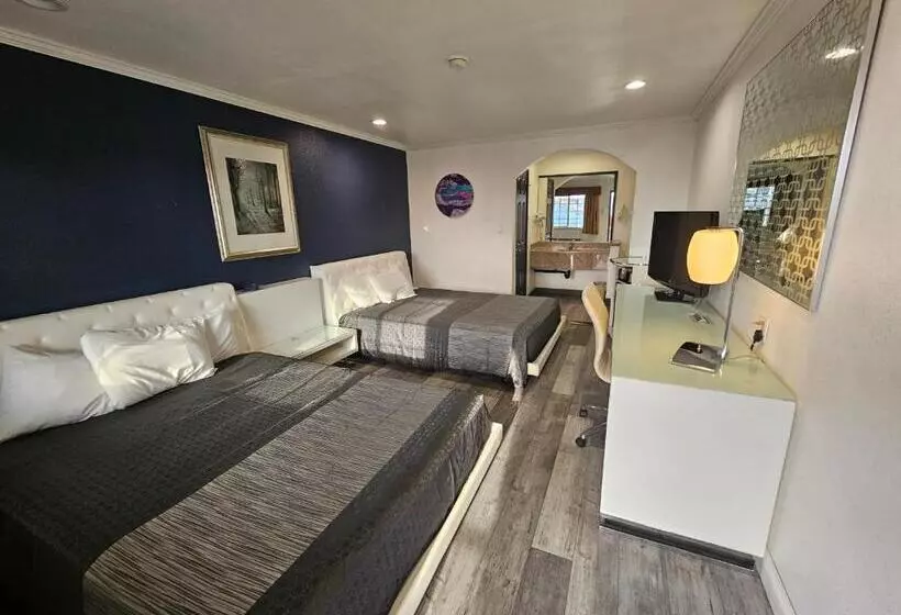 اتاق لوکس, Flamingo Inn
