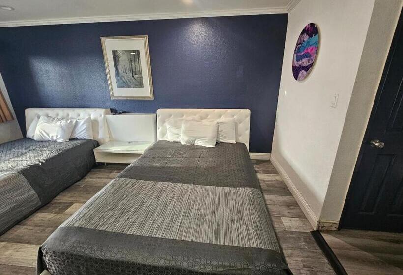 اتاق لوکس, Flamingo Inn