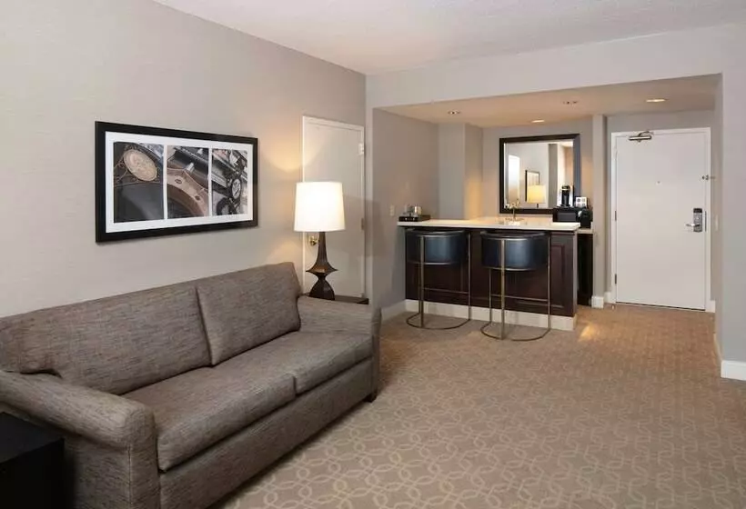 سوییت اجرایی, Hilton Milwaukee