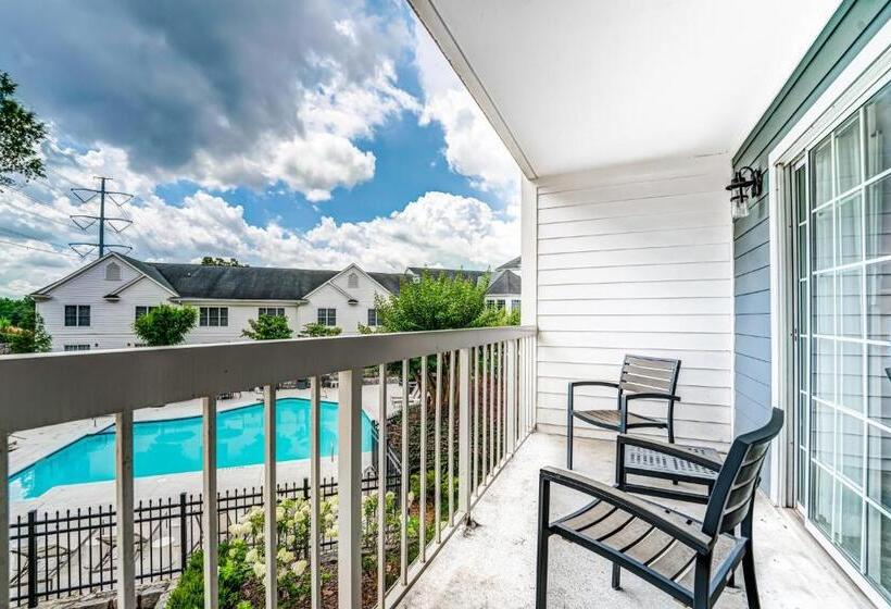 Номер Стандарт Вид на Бассейн, Indigo Atlanta Vinings, An Ihg