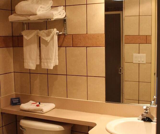 Номер Стандарт 2 Двуспальные Кровати, Knights Inn Salem