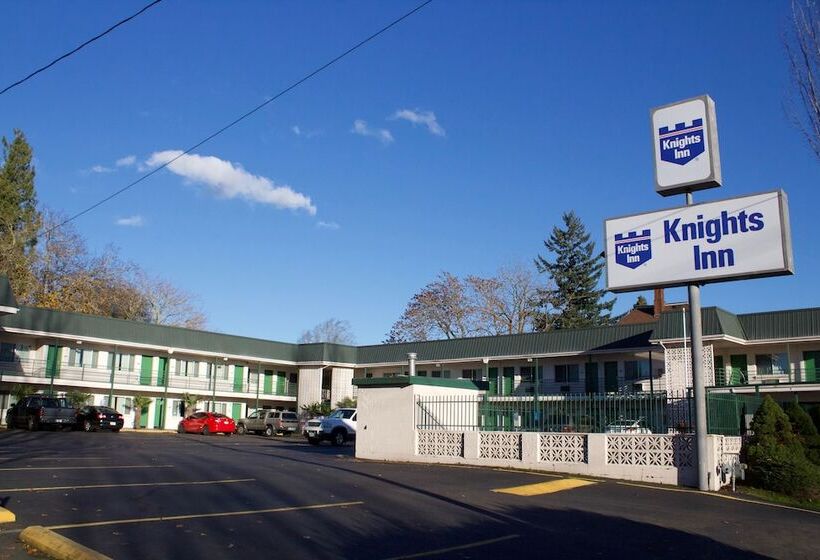 Номер Стандарт 2 Двуспальные Кровати, Knights Inn Salem