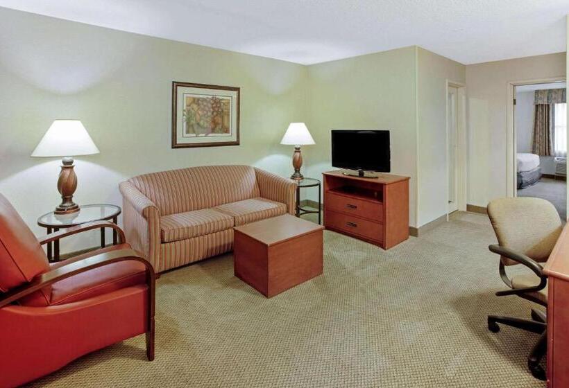 Люкс, La Quinta By Wyndham Appleton College Avenue