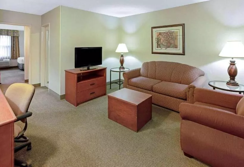 Deluxe Suite King Bed, La Quinta By Wyndham Appleton College Avenue