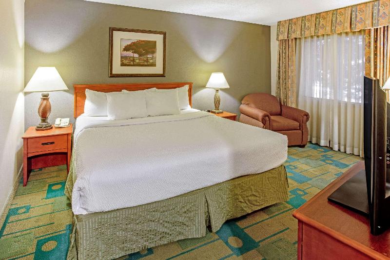 디럭스 스위트 킹 침대, La Quinta By Wyndham Appleton College Avenue