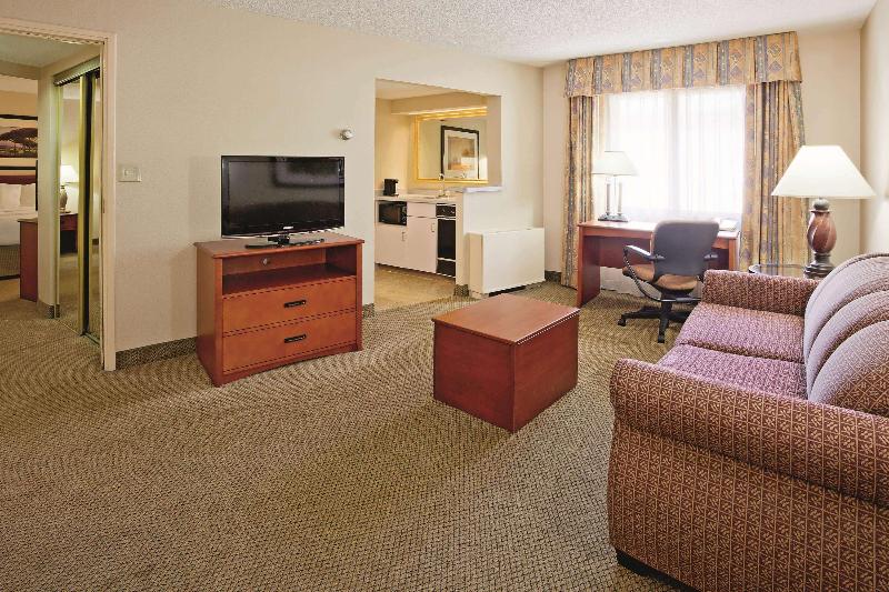 디럭스 스위트 킹 침대, La Quinta By Wyndham Appleton College Avenue