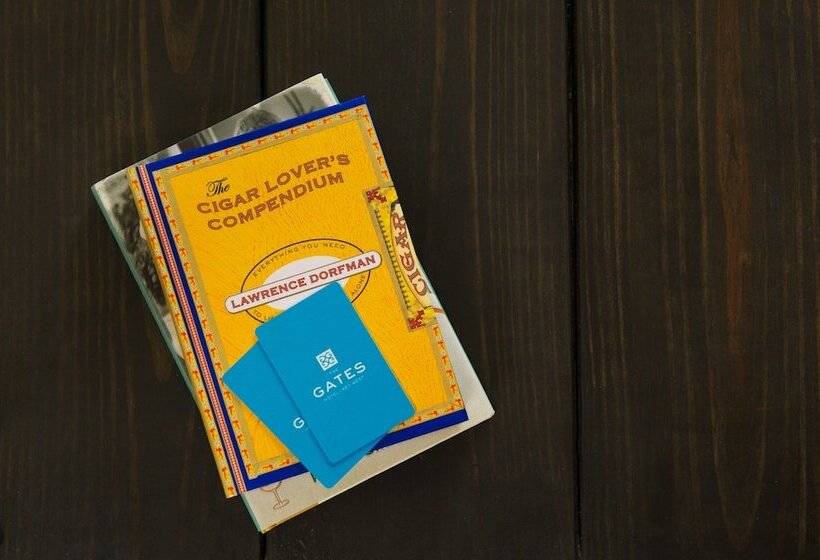 اتاق لوکس با چشم‌انداز استخر, The Gates Hotel Key West