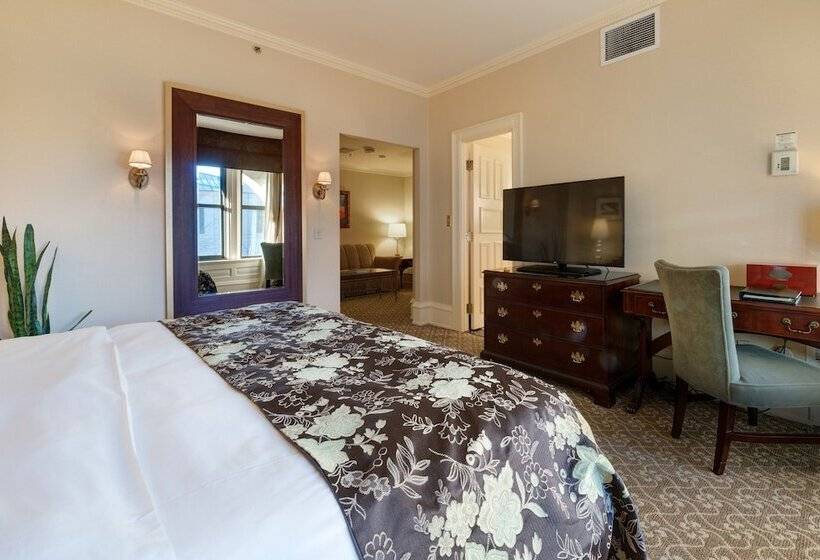 חדר דלוקס, The Pfister