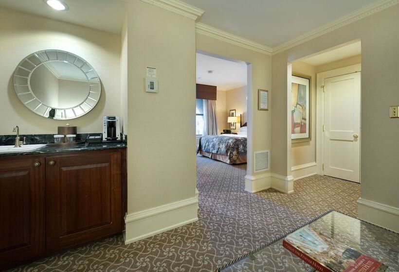 סוויטה, The Pfister