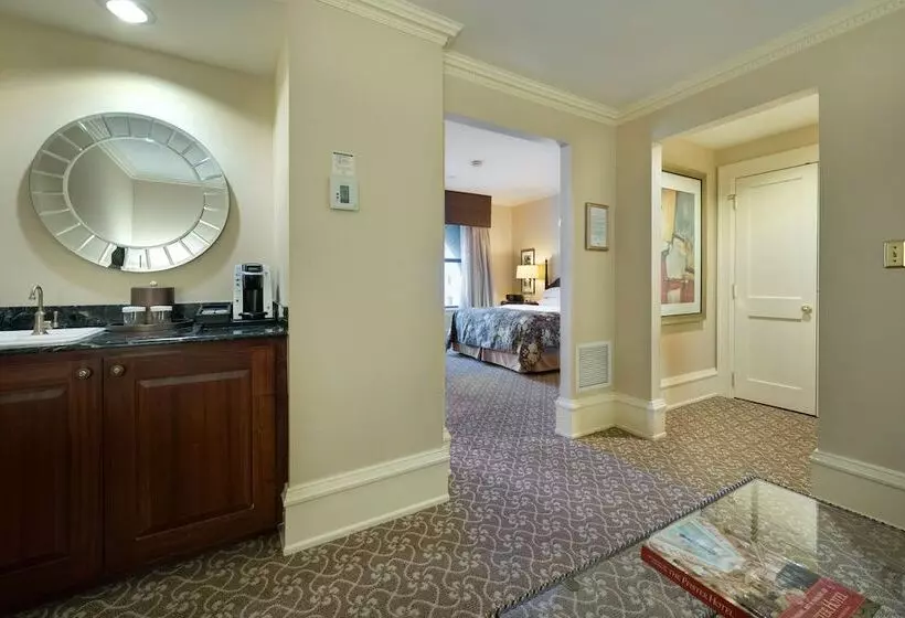 سوییت, The Pfister