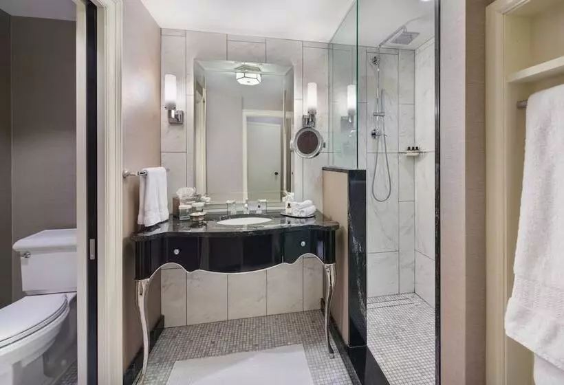 اتاق پرمیوم, The Pfister