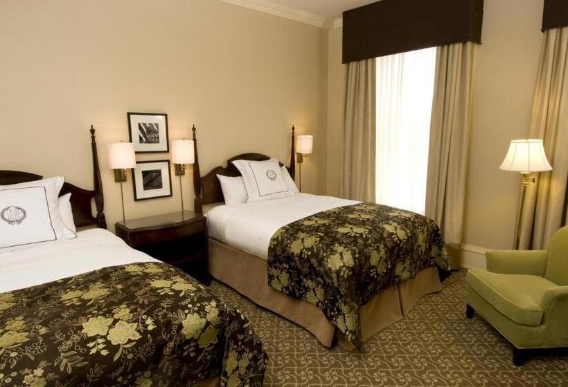 חדר דלוקס, The Pfister