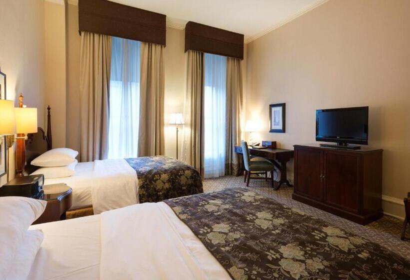 חדר דלוקס, The Pfister