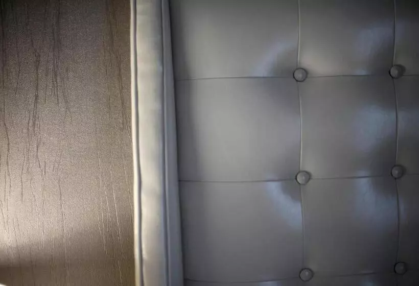 اتاق استاندارد با تخت بزرگ, The Pfister
