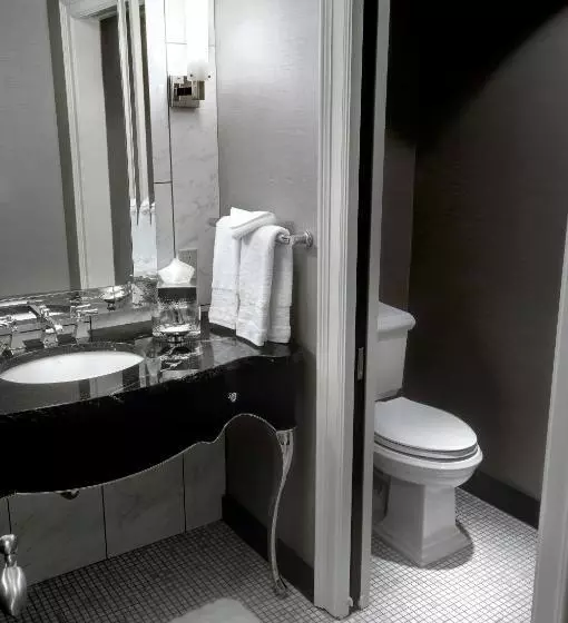اتاق استاندارد با تخت بزرگ, The Pfister