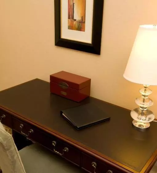 اتاق استاندارد با تخت بزرگ, The Pfister