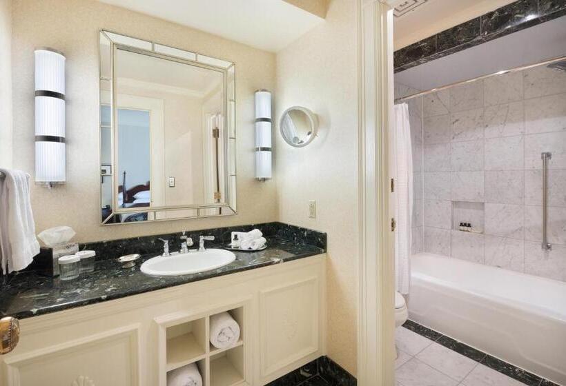 מיטת קינג בסוויטה, The Pfister