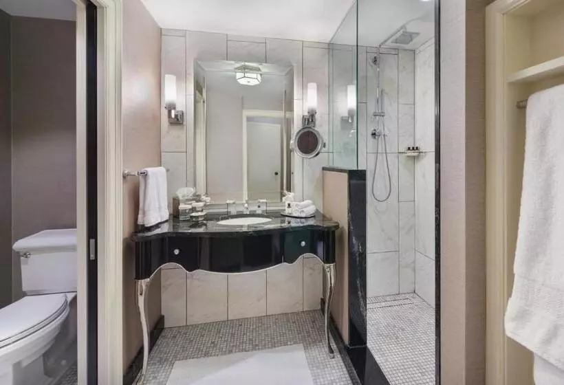 اتاق لوکس با تخت بزرگ, The Pfister