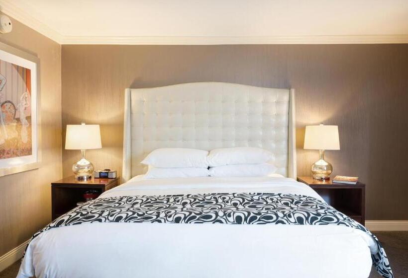 חדר דחוקס עם מיטת קינג, The Pfister