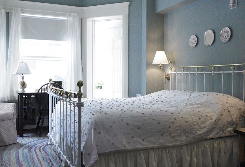 اتاق لوکس, The Red Lion Inn