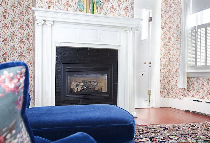 اتاق لوکس, The Red Lion Inn