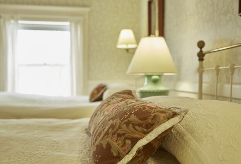 اتاق استاندارد, The Red Lion Inn