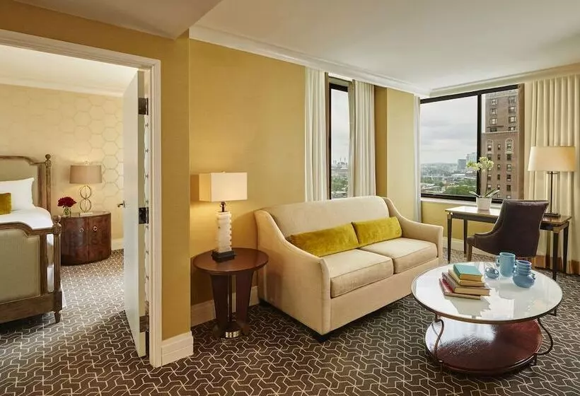 سوییت اجرایی, The Rittenhouse