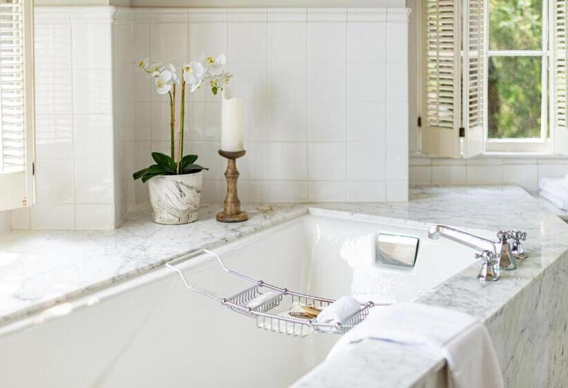 キングサイドベッドのスタンダードワンルーム, The Willcox