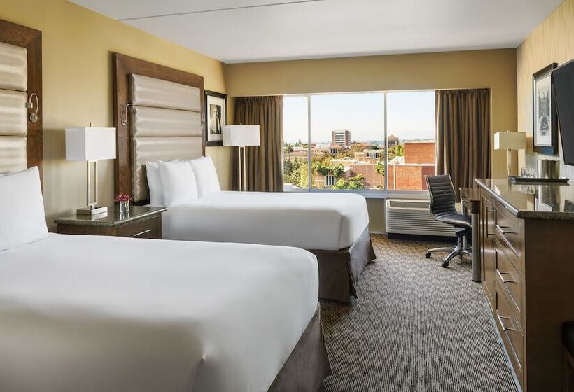 غرفه قياسيه سريرين مزدوجين, Usc