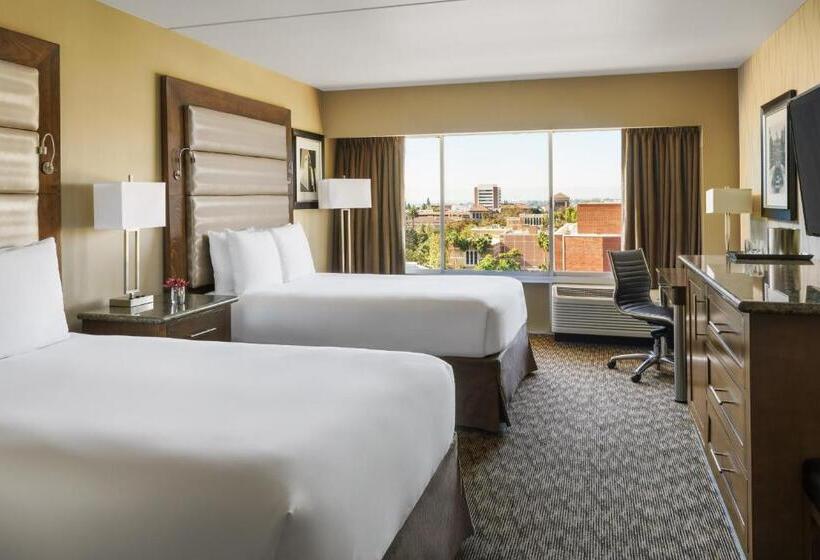 غرفه قياسيه سريرين مزدوجين, Usc