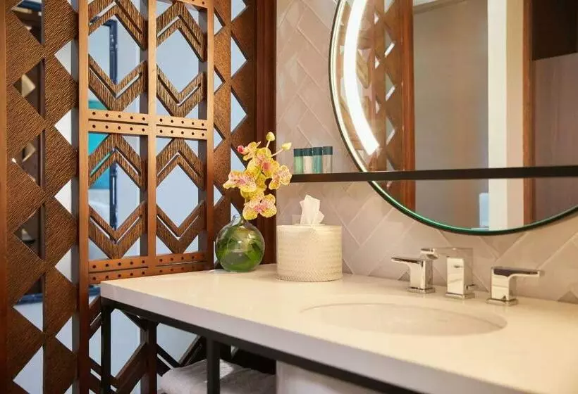 اتاق استاندارد با تخت بزرگ, Outrigger Waikiki Beachcomber
